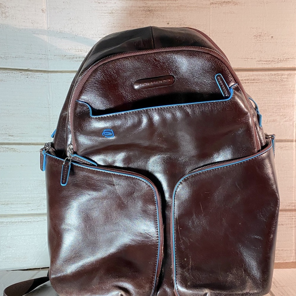 Piquardo Blue Square Men’s Expandable Calfskin Leather PC Backpack